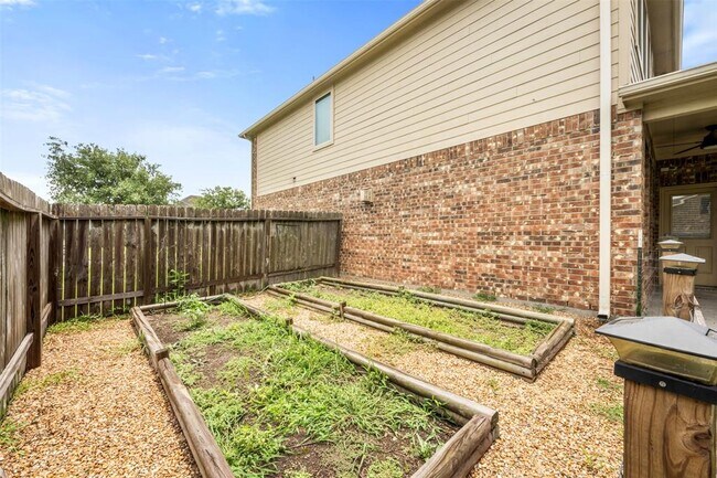 Building Photo - 102 Blossom Terrace Ln