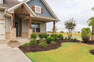 Building Photo - Stunning new home + 4 bedrooms + 3 bathroo...