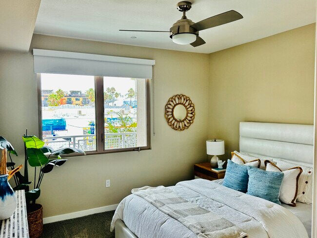 Quiet bedroom. - 355 N Cleveland St