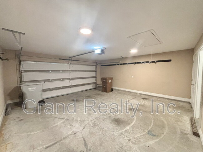 Building Photo - 5892 Dunridge Drive