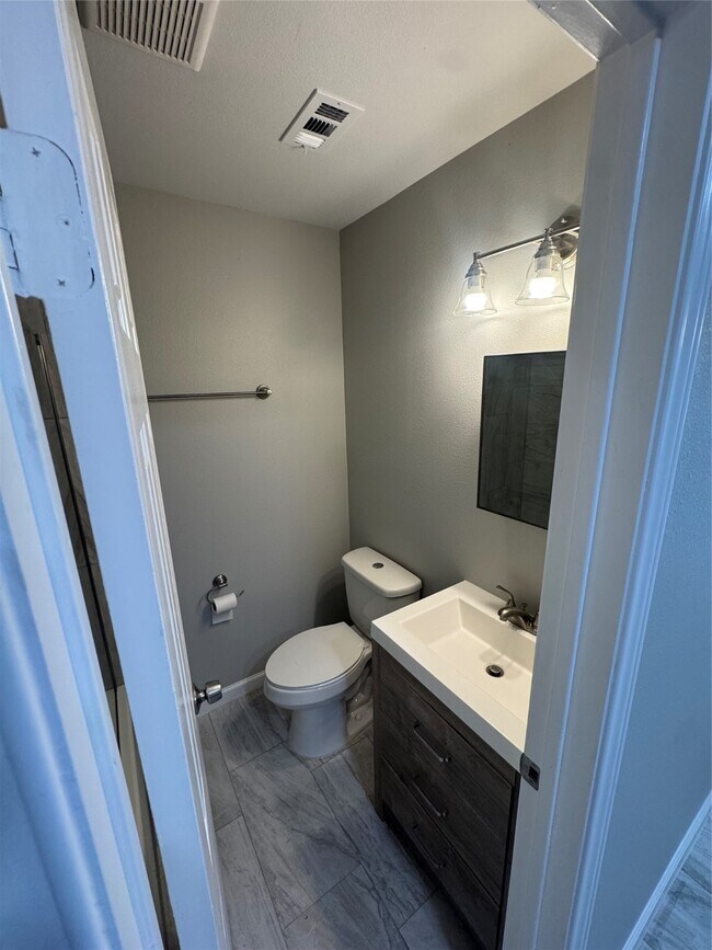 Building Photo - 2410 Jackson