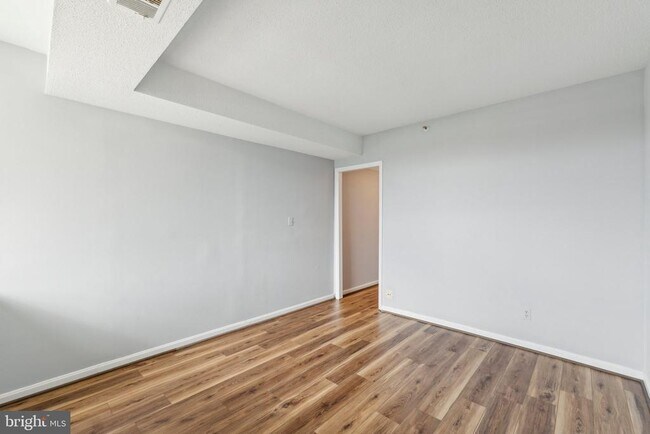 Building Photo - 3713 S George Mason Dr