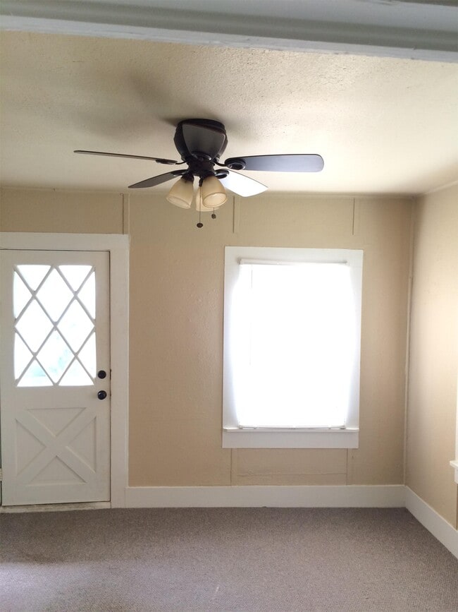 Building Photo - 4207 N Beaver Ave