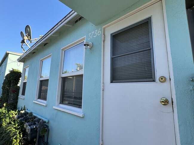 Building Photo - 3736 S Bentley Ave