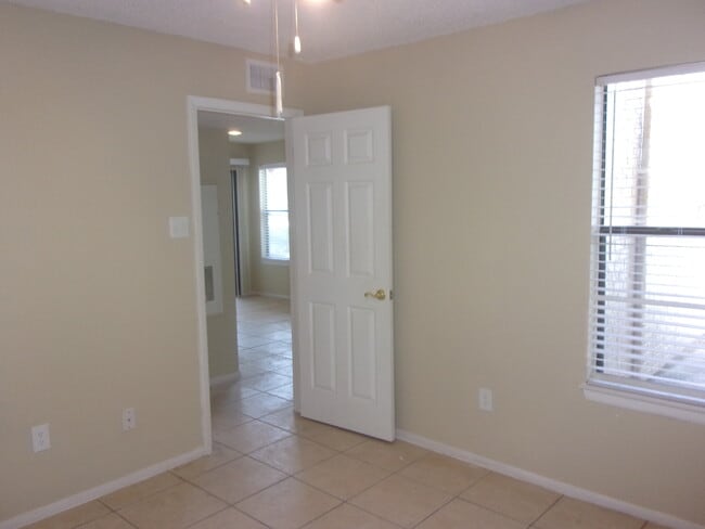 Building Photo - Idlebrook Circle # 104