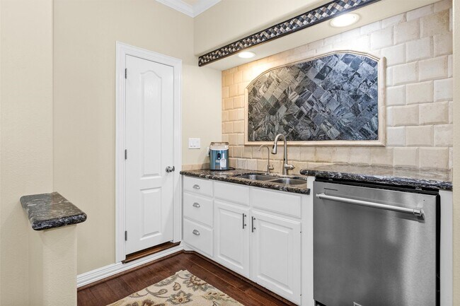 Building Photo - 1502 Wimbledon Dr