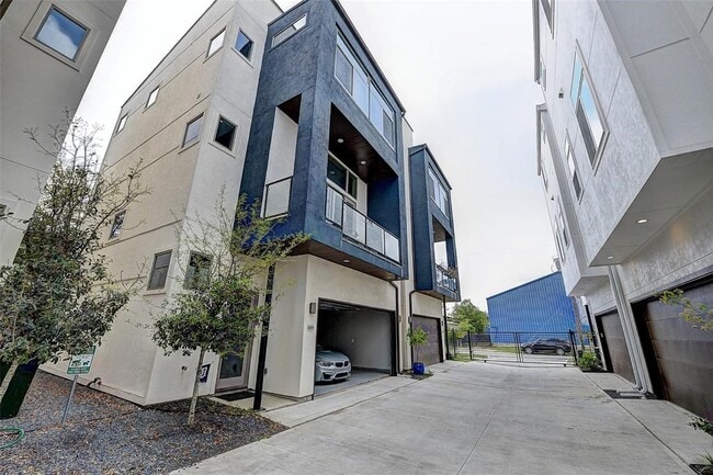 Building Photo - 3223 Garrow St