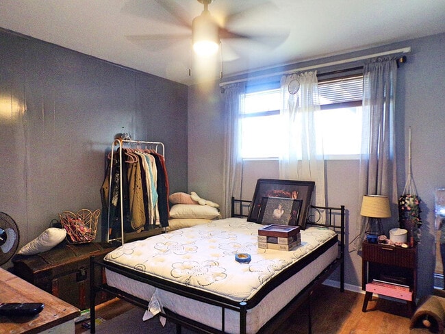 Building Photo - 4501 Pine Tree Dr