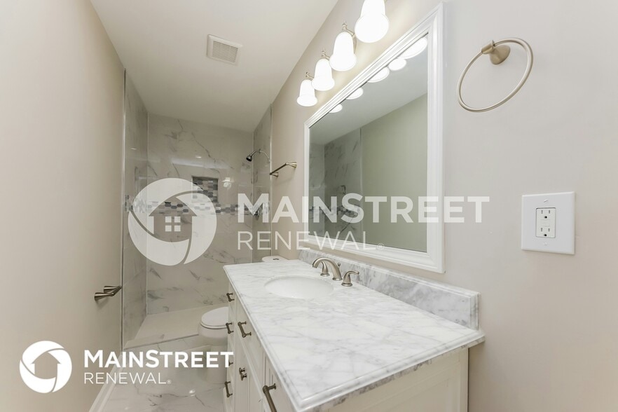 Building Photo - 3539 Meadowview Dr