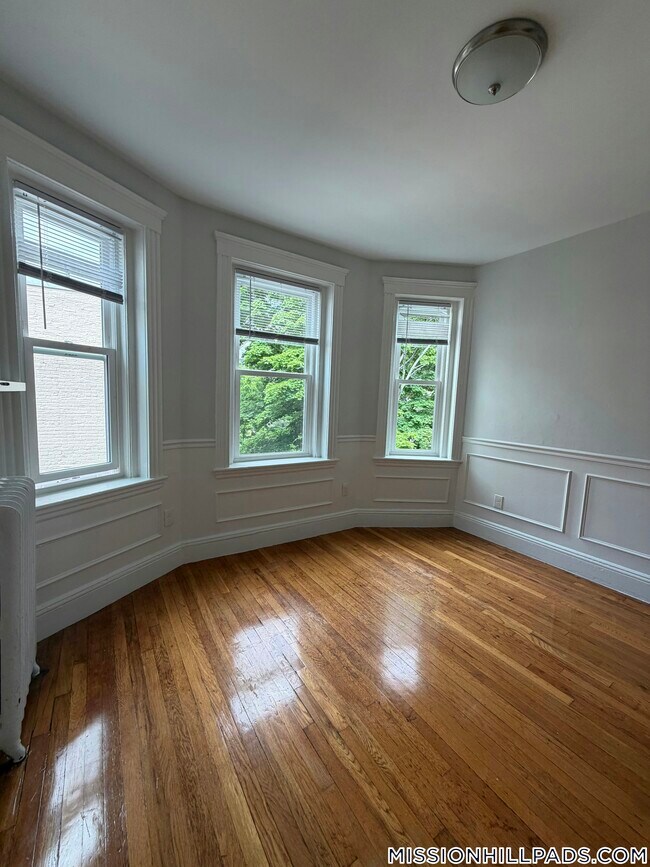 Building Photo - 49 Worthington St
