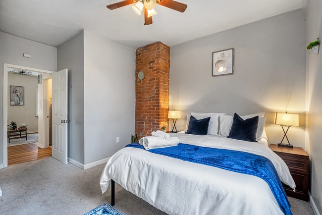 Building Photo - *Recently Updated 2BD/1BA Apartment availa...
