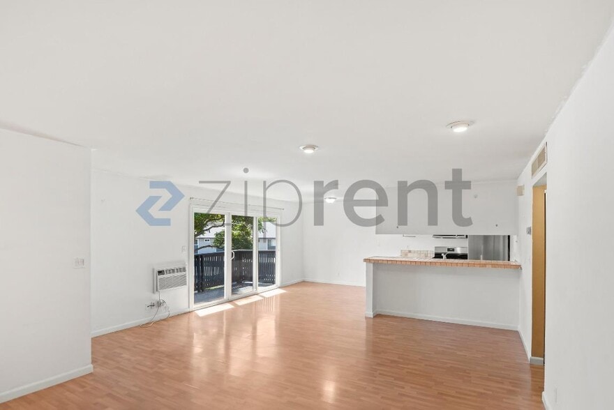 Building Photo - 9085 Alcosta Blvd