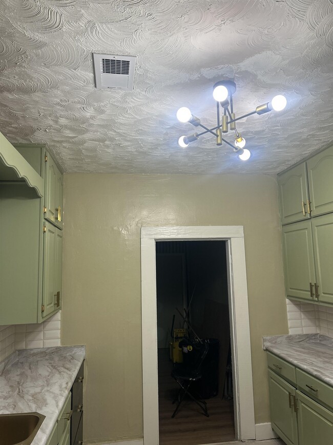 Building Photo - 1804 Foster Ave