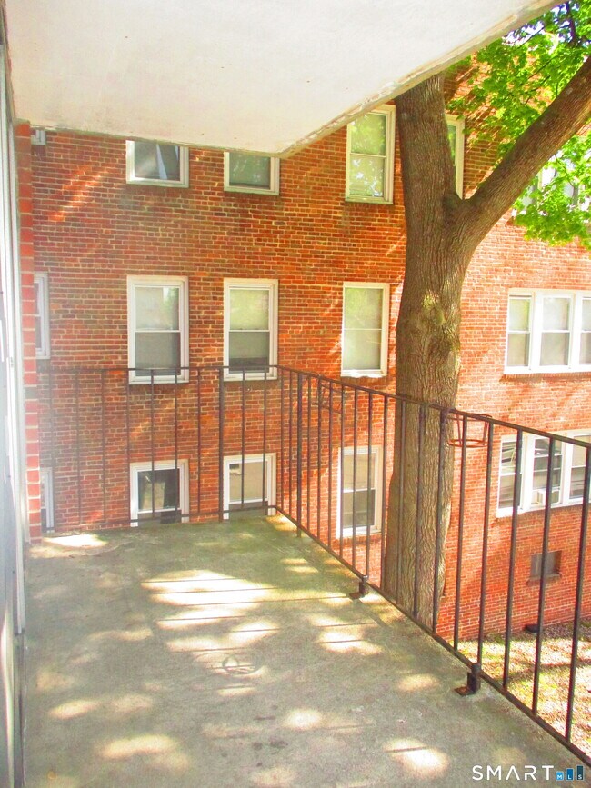 Building Photo - 87 Glenbrook Rd