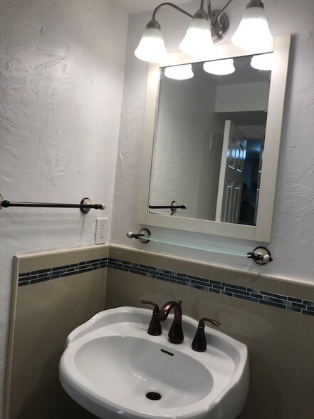 Building Photo - 7237 Milton Ave