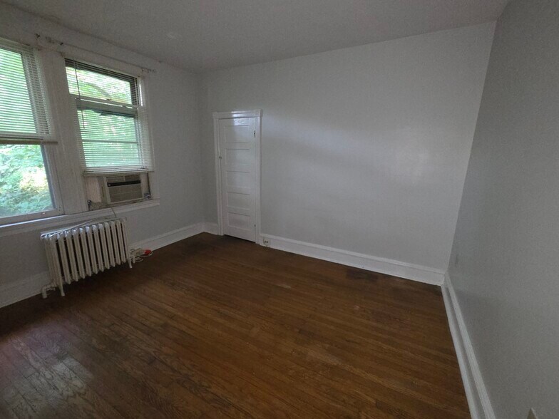 Bedroom - 228 W Magnolia Ave