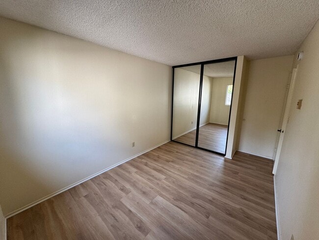 Building Photo - Beautiful UTC Townhome with Private Patio,...