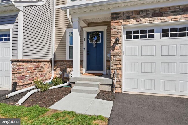 Building Photo - 60 Pratt Ln