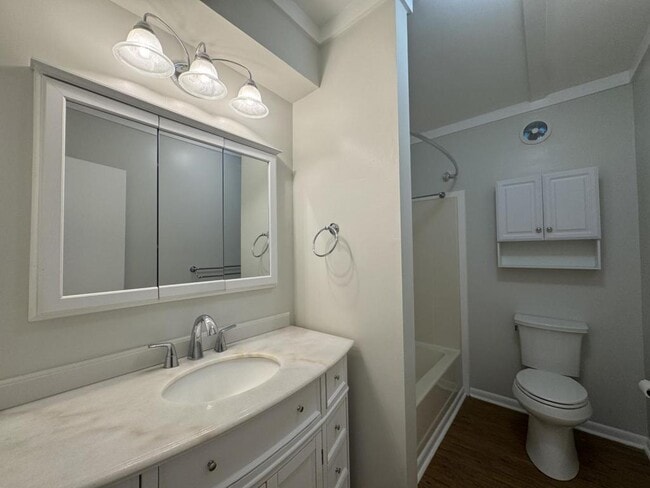 Building Photo - 303 3rd St