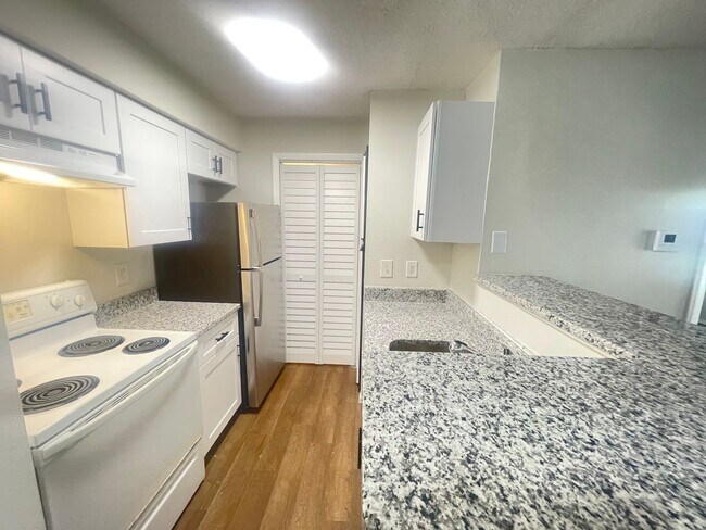 Building Photo - 1 Bed / 1 Bath Condo in Gated Comm. In Altamonte Springs, Available Now!!