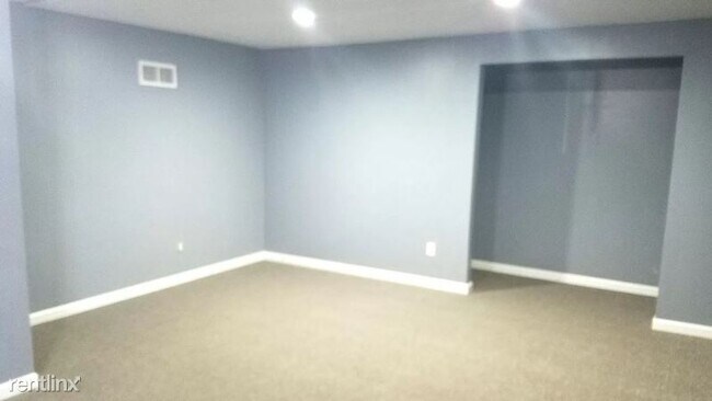 Building Photo - 2 br, 1 bath Townhome - 13 1/2 Morningside Dr