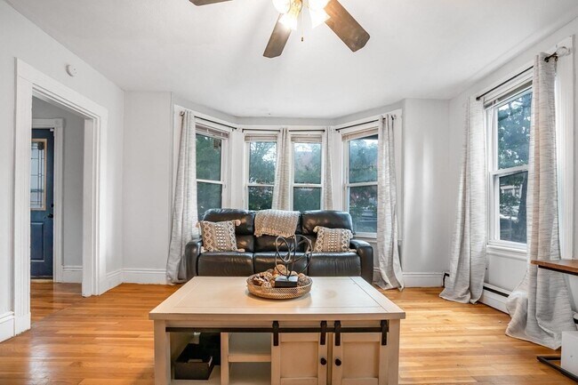 Building Photo - 5 Gordon Pl