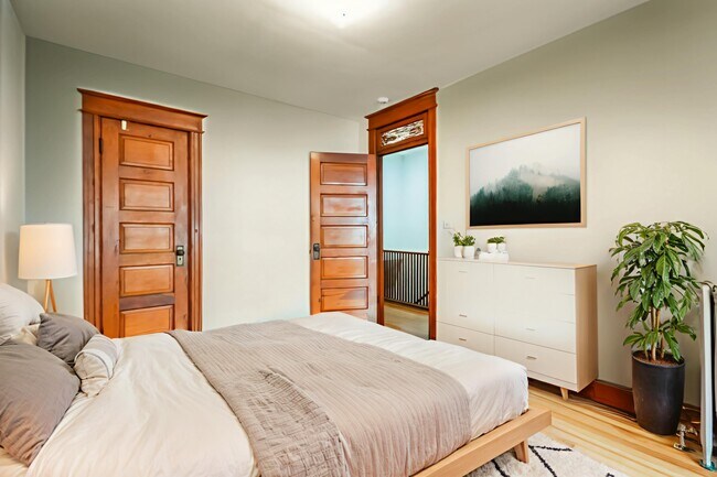 Building Photo - 1236 Oates St NE