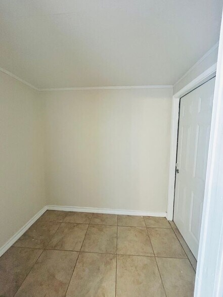 Building Photo - 1110 W Fay St