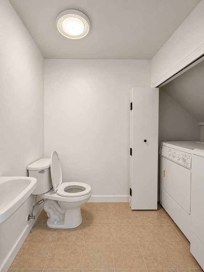 Building Photo - 671 Meakanu Ln