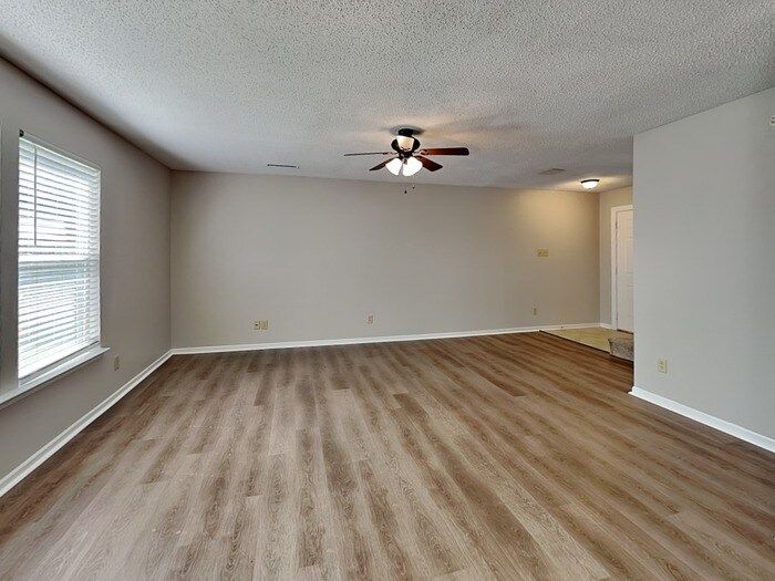 Building Photo - 6917 Earlswood Dr