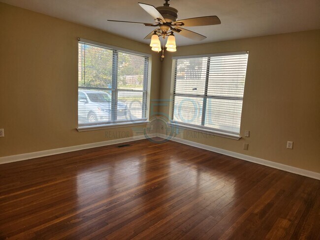 Building Photo - Great Home for UAMS Students