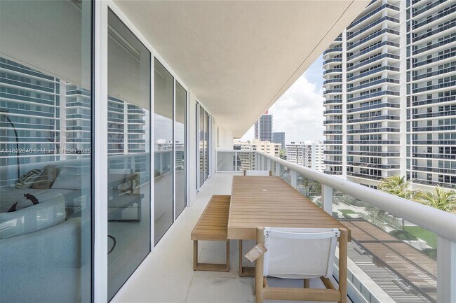 Building Photo - 1830 S Ocean Dr