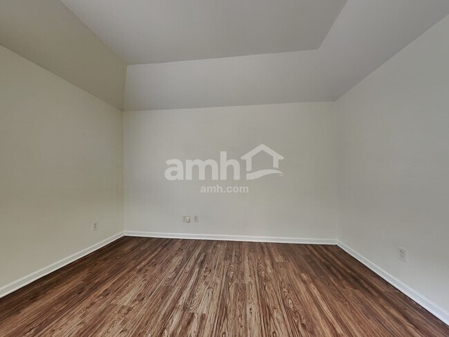 Building Photo - 9117 Hollow Ridge Ln