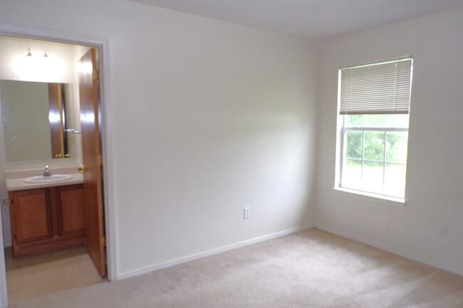 Building Photo - Southwest Pensacola 3BR/2BA Patio Home Ava...