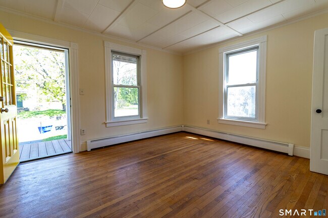 Building Photo - 62 Lincoln Ave