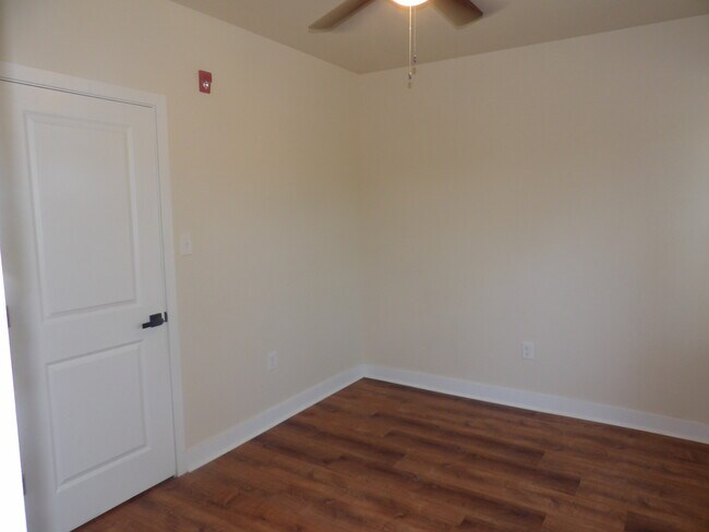 Building Photo - 4618 Walnut St