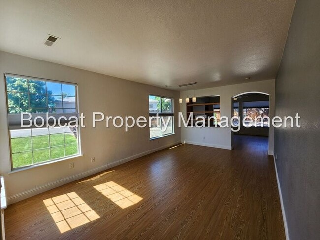 Building Photo - 1240 Flintwood Dr