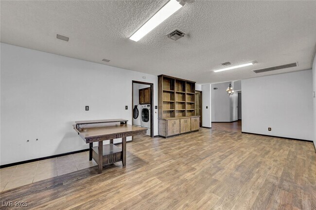 Building Photo - 6975 O'Bannon Dr