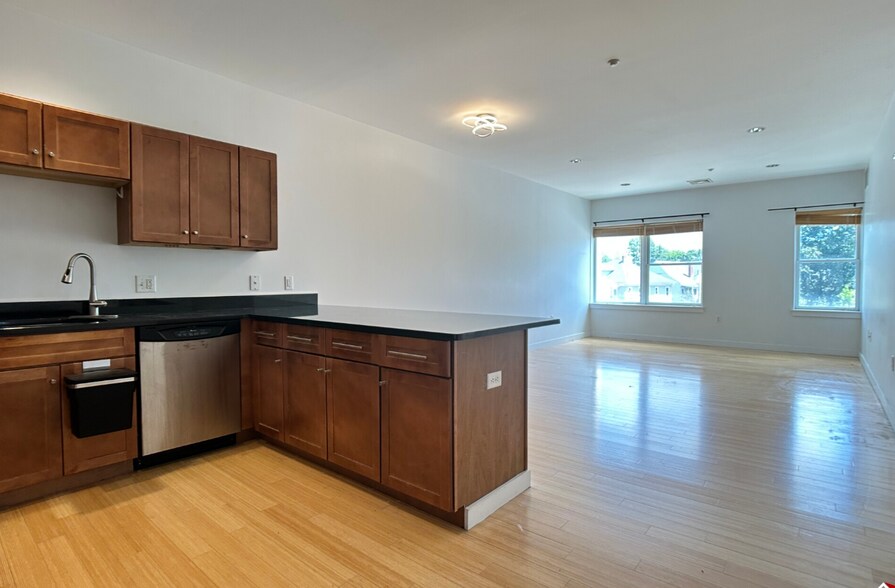 Primary Photo - 100 Chestnut Ave