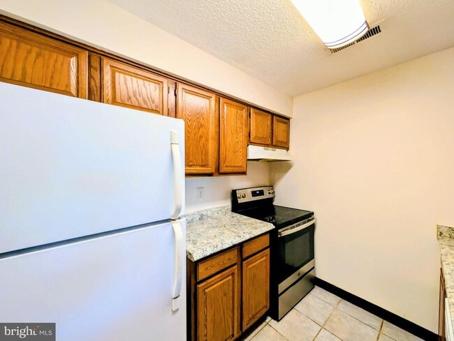 Building Photo - 2313 Ravens Crest Dr
