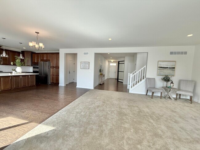 Building Photo - 6394 S Trailwoods Dr