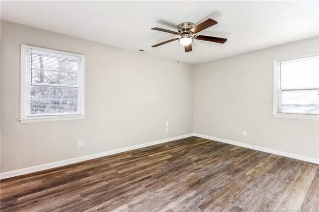 Building Photo - 1089 Essex Pl