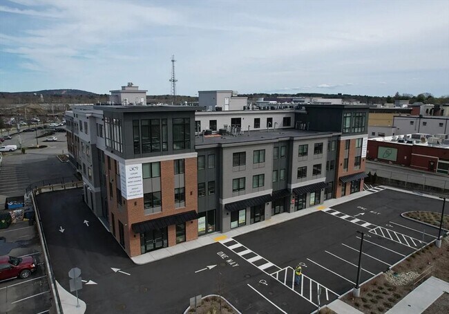 Building Photo - 918 Providence Hwy