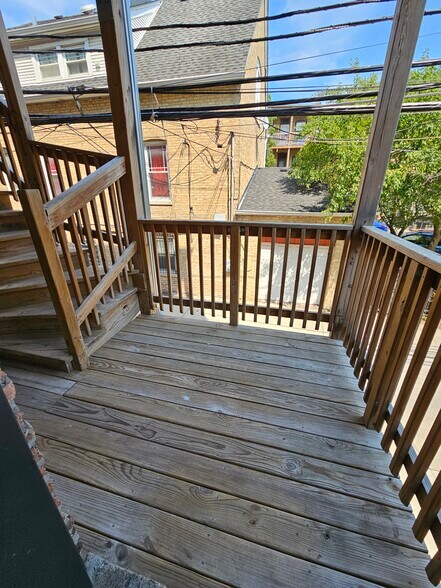 Building Photo - 3931 N Janssen Ave