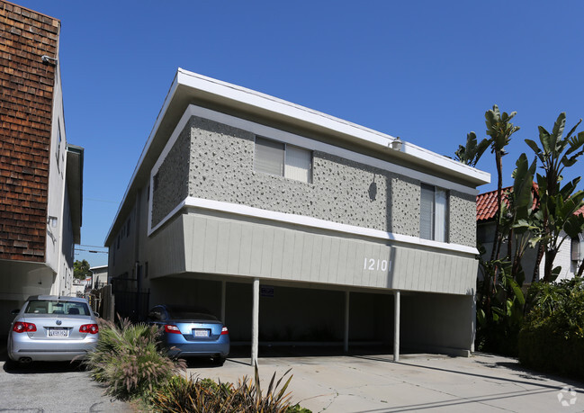Primary Photo - 12101 Pacific Ave