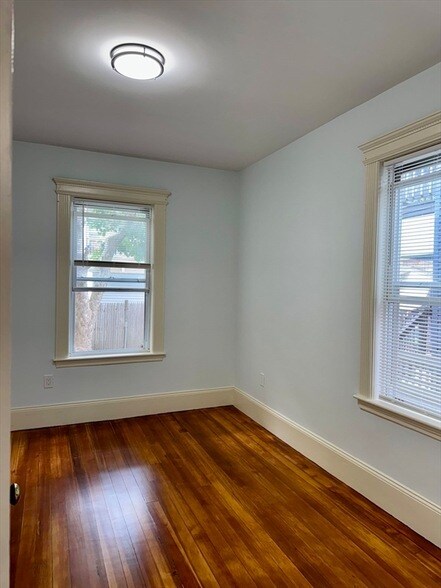 Building Photo - 38 Hawthorn Ave