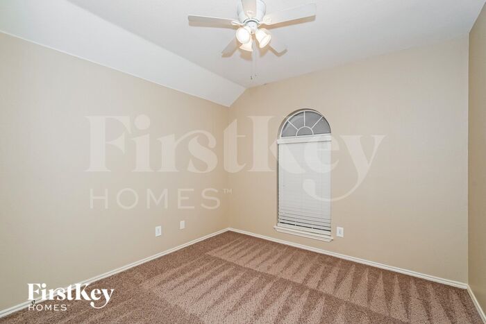Building Photo - 2132 Montclair Ln