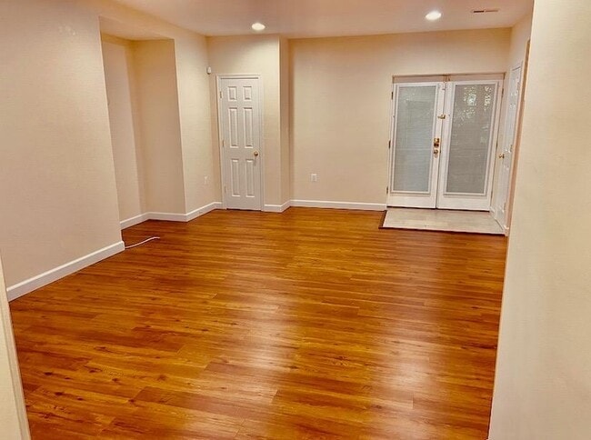 Building Photo - 20385 Dunkirk Sq