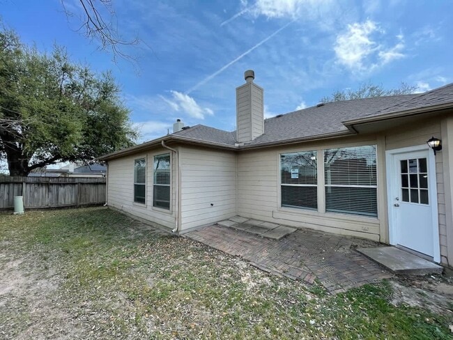 Building Photo - 22826 Tara Way Dr