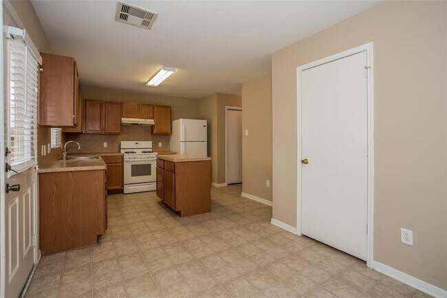 Building Photo - 1127 Laurel Chase Tr